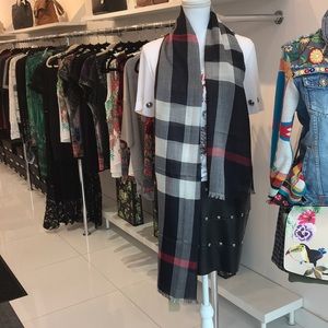 Brand New!! Burberry Lightweight Check Scarf
